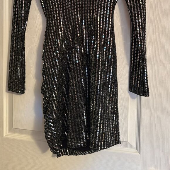 ASTR Cocktail Dress - Stunning Black and Silver Long-Sleeve Mini Dress - Picture 4 of 5